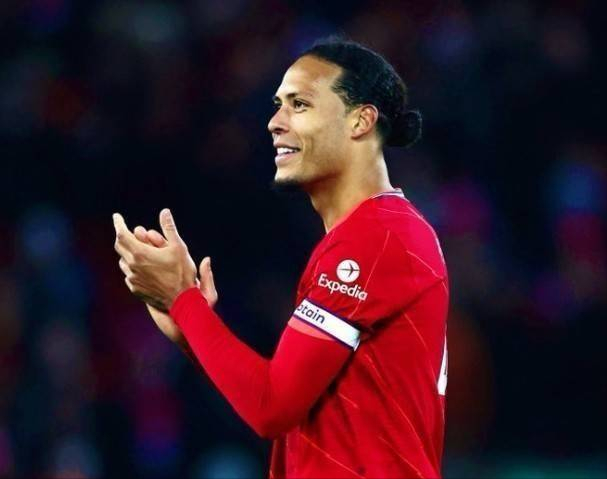 皇家马德里的阿诺德因伤缺阵两个月，防线危机如何应对？（阿诺德伤停两月，皇家马德里后防危机如何化解？）