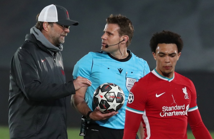 NBA：马刺新秀文班亚马闪耀 全场送出六盖帽（NBA：马刺新星文班亚马大放异彩 单场送出6次封盖）