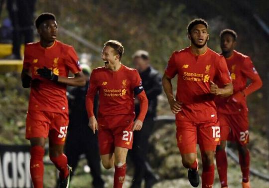 云南1-0西海岸斩获3连胜，奥斯卡助攻恩里克闪击（恩里克闪电破门奥斯卡献助攻，云南1-0西海岸豪取三连胜）