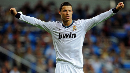 埃姆雷-詹：我还没有恢复到100%；我在中后卫位置上感觉很舒适（埃姆雷-詹：尚未恢复至100%，但踢中后卫让我很舒服）