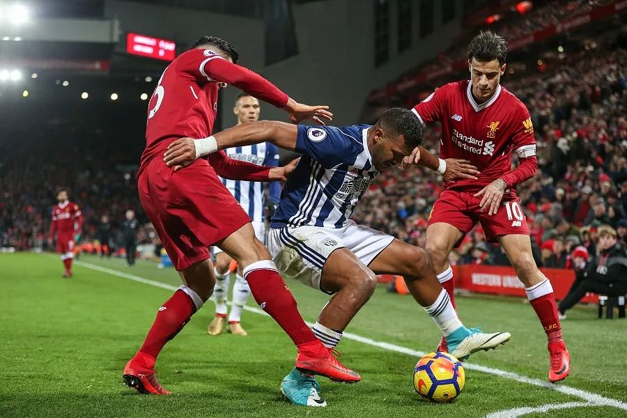 吉文：可能我有点老派，看不惯加纳乔走路歪着身子还挂条链子（吉文自认有点老派：不习惯加纳乔斜着身走还戴链子）