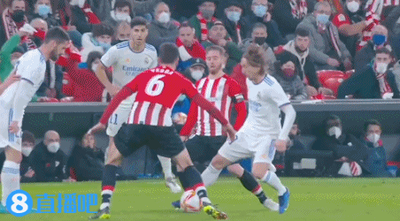 德尚：于帕是最好的后卫之一，他是否续约对法国队都没问题（德尚：于帕是顶级后卫，续约与否都不影响法国队）